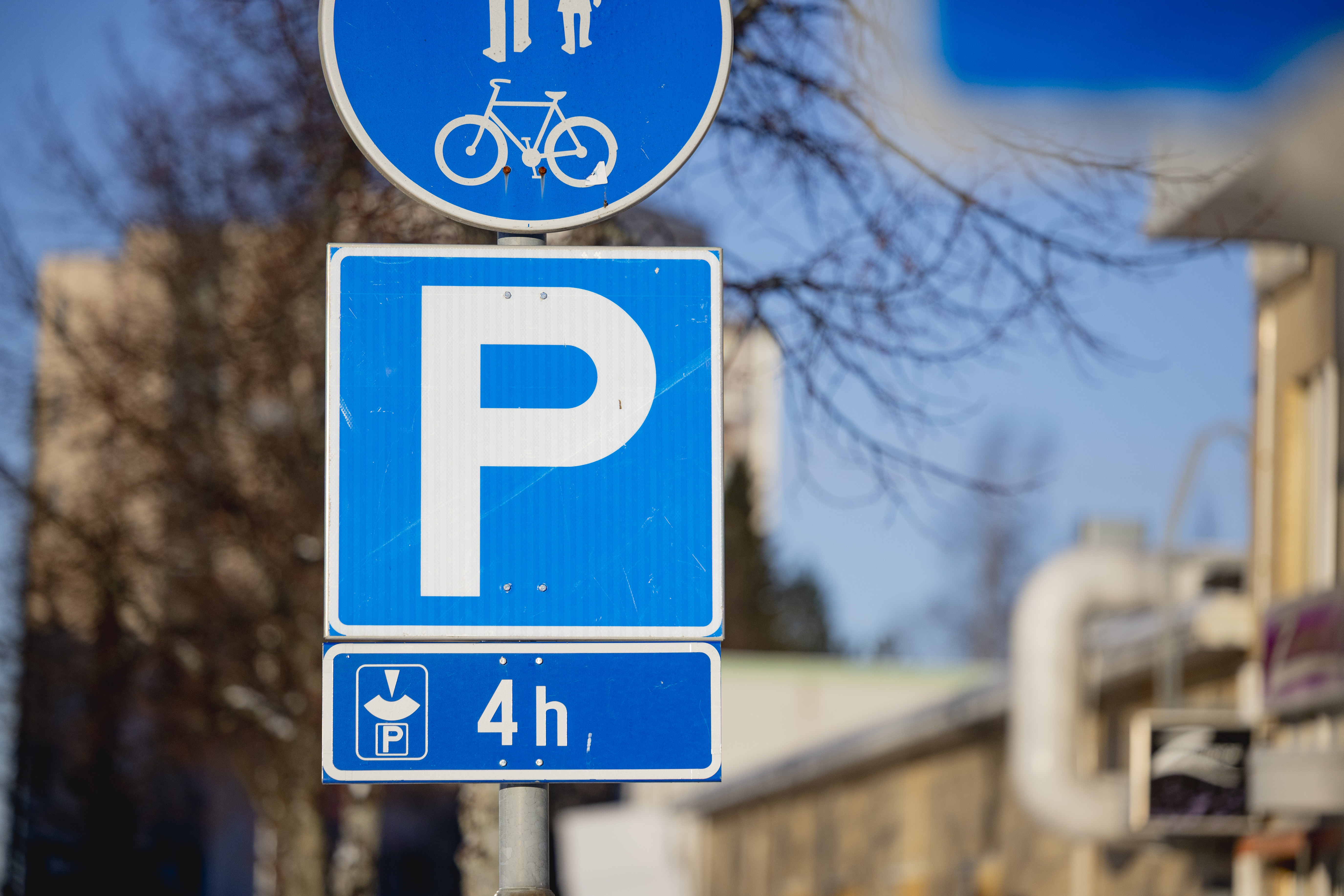 Seinäjoki sakotti viime vuonna tuhansia pysäköijiä – Kiinnitä näihin asioihin huomiota, jos säilytät autoasi kadun varressa