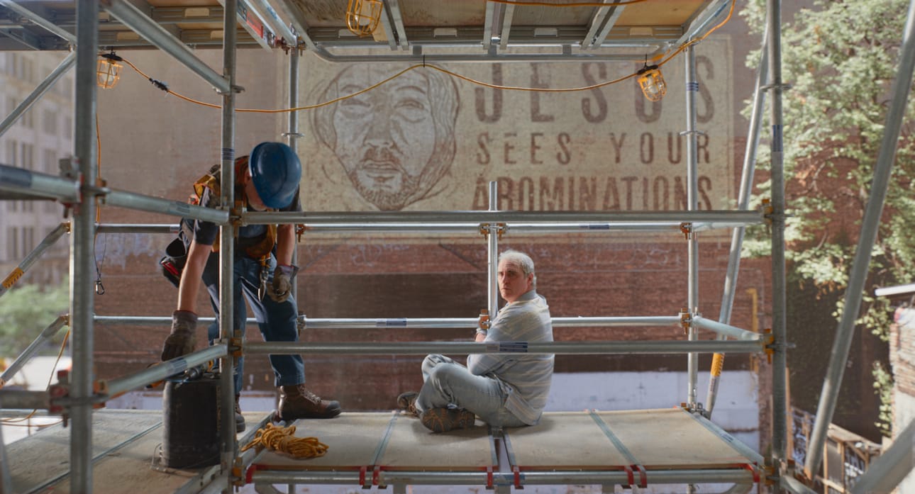 Beaun (Joaquin Phoenix) perusturvallisuus on heikoissa kantimissa.