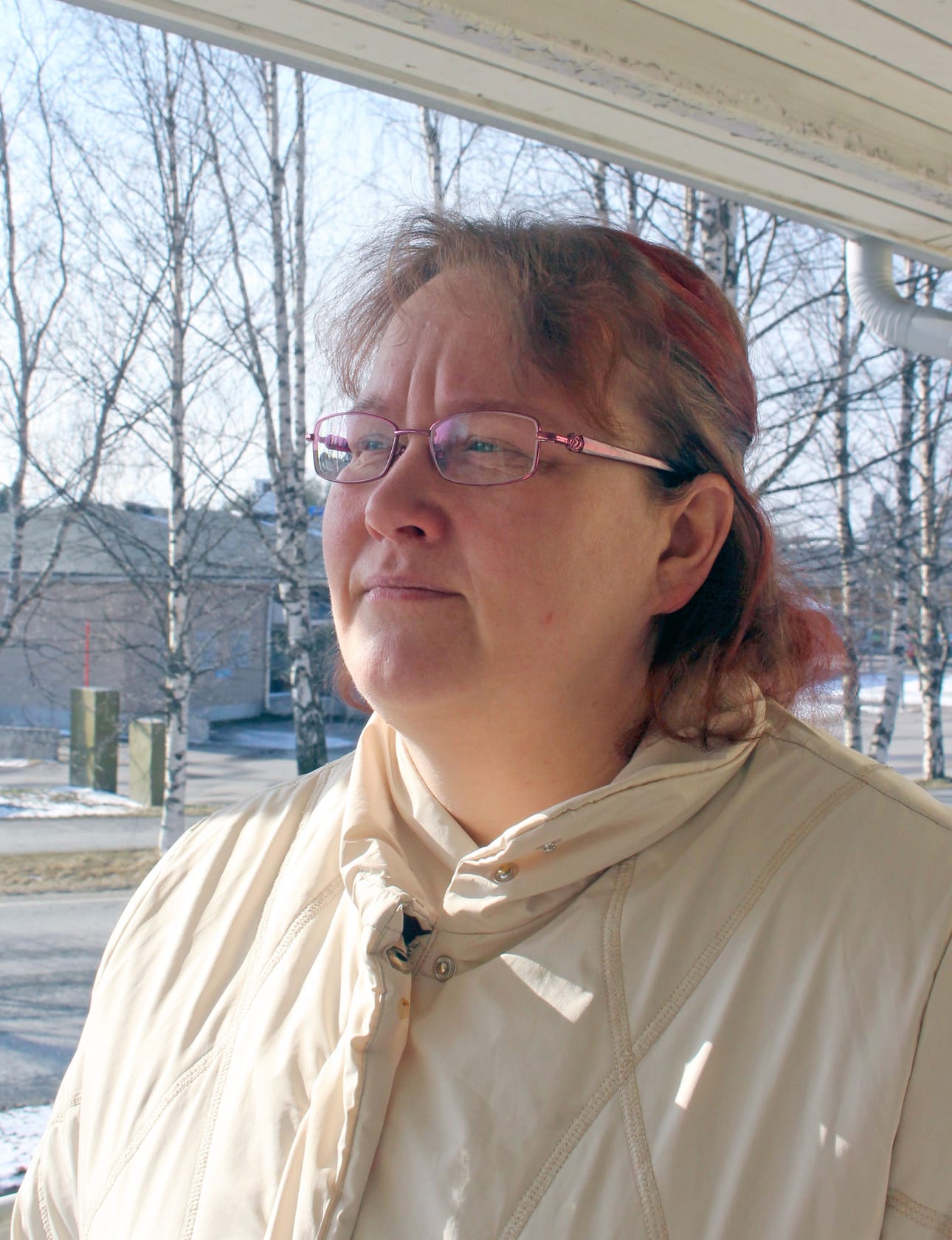 Tarja Roininen on yksi työpaikkansa menettäneistä hoitotyöntekijöistä, joka miettii nyt uusia suuntia työuralleen.