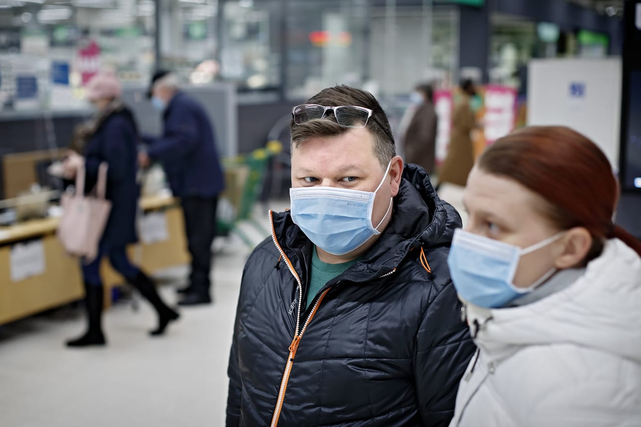 Hyllykalliolla asuvat Jan ja Susanna Koskinen ovat sotealan ammattilaisia. He ovat seuranneet vaalikeskusteluja tarkkaan.