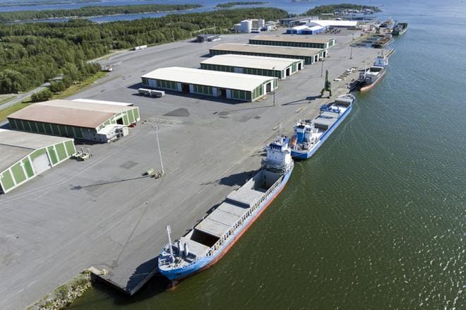 Kaskisten satamassa käsiteltiin viime vuonna 1,2 miljoonaa tonnia tavaraa, mikä oli 137 000 tonnia enemmän kuin edellisvuonna. Aluskäynnit lisääntyivät 40 aluksella ollen yhteensä 370. Tavoitteena on 800-900 aluskäyntiä vuonna 2030. Arkistokuva.
