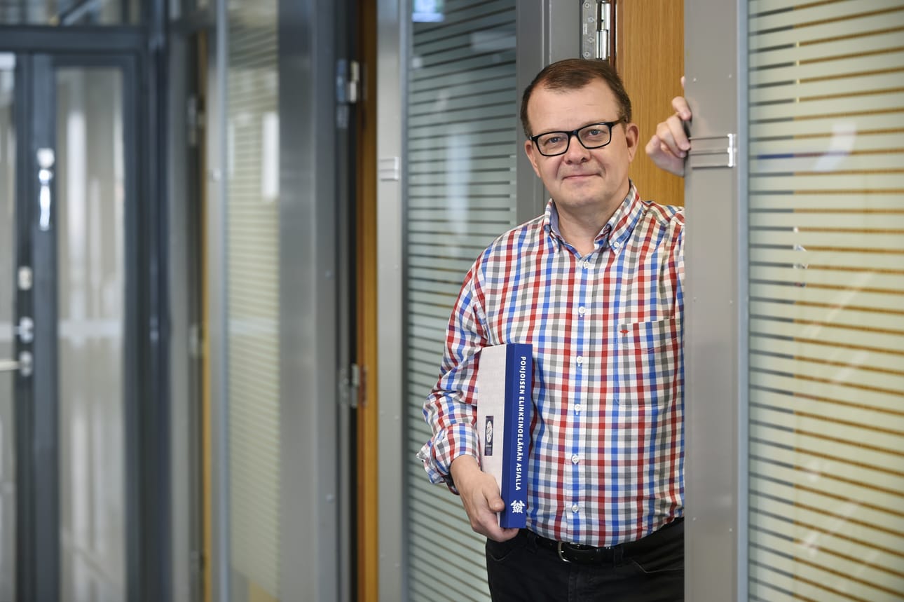 Oulun kauppakamari ei usko taloussuhdanteiden käänteiden vaikuttavan pitkällä tähtäimellä Pohjois-Suomeen suunniteltuihin suurteollisuuden investointeihin, toteaa varatoimitusjohtaja Esa Pellikainen.