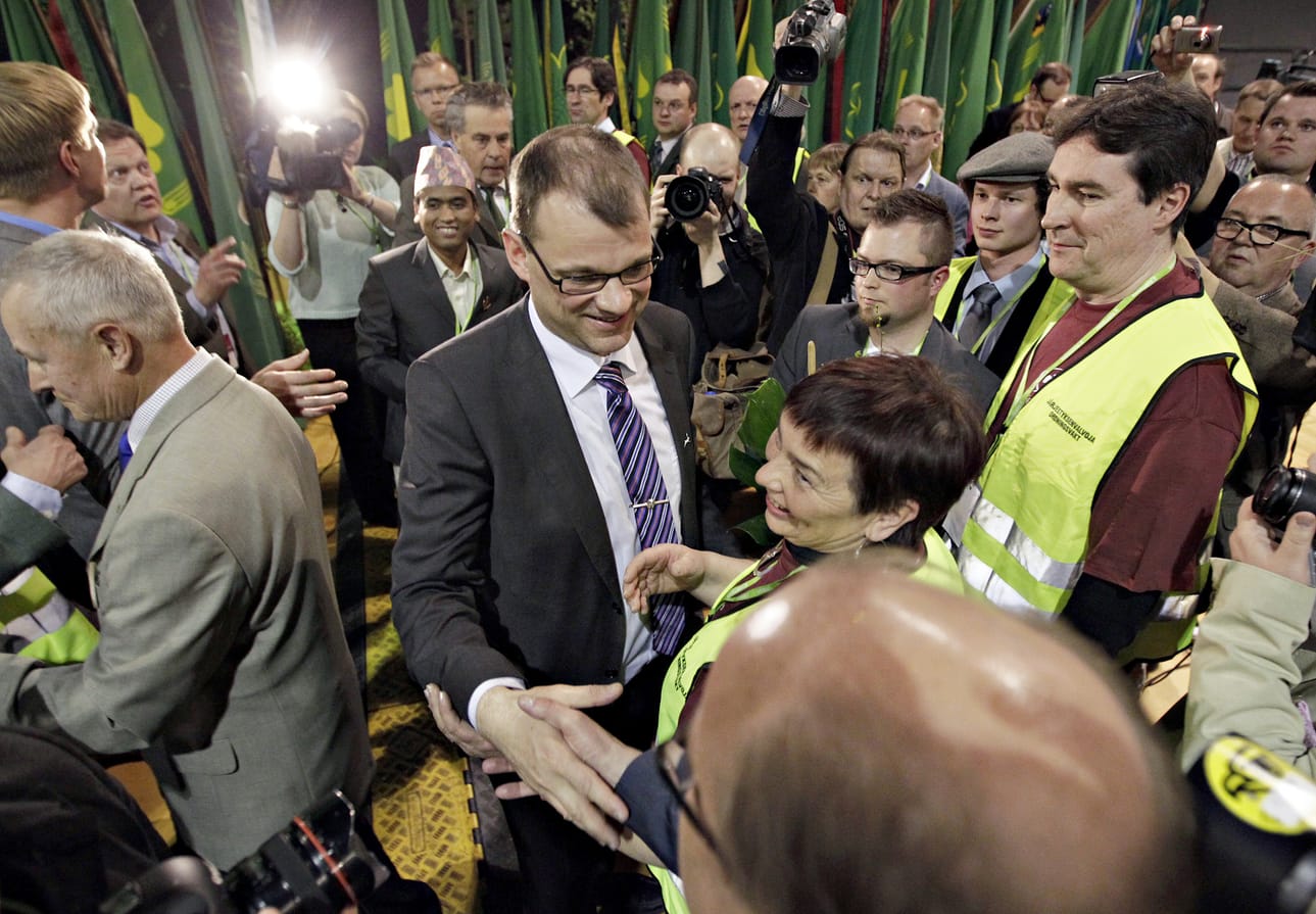 Puheenjohtaja Juha Sipilä pitää ensimmäisen linjapuheensa keskustan puoluekokouksen pääjuhlassa iltapäivällä.