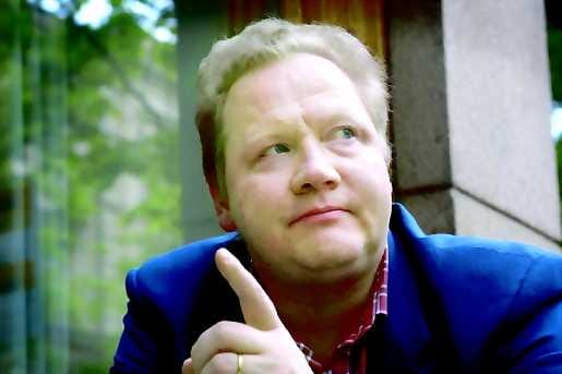 Rikoksia ja rakkautta. Jari Tervon Rautapää on tiivis teos, jonka kerronnassa on runsaasti aukkoja lukijan pähkäiltäväksi.