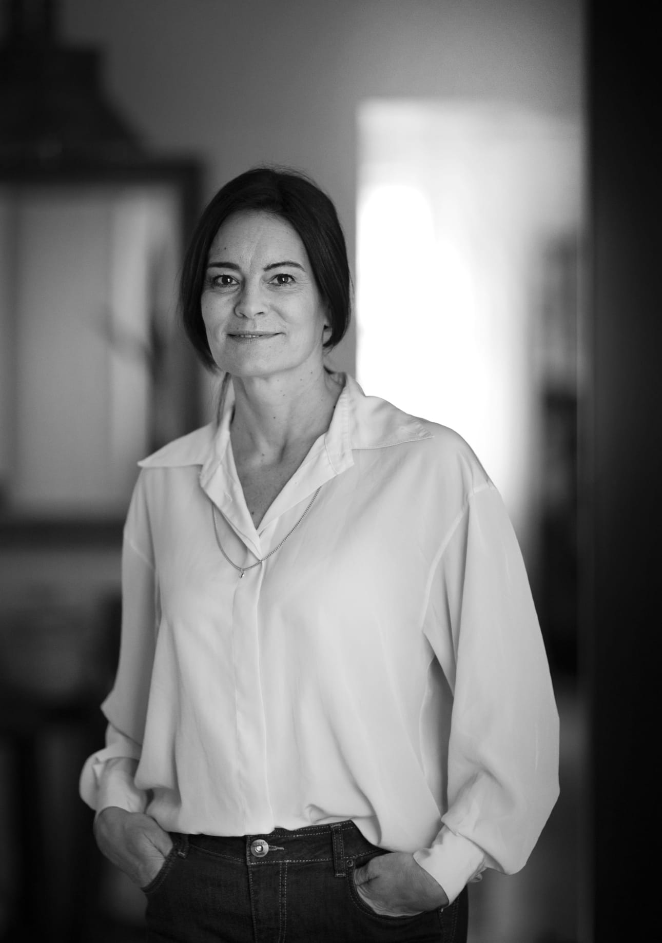Kirjailija ja logoterapeutti Hanna Jensen on toiminut niin äitinsä kuin isänsäkin omaishoitajana. Hän on vieraana Kokonaista puhetta -klubilla kun keskustelemme omien vanhempien ikääntymisestä ja hoivavastuusta.