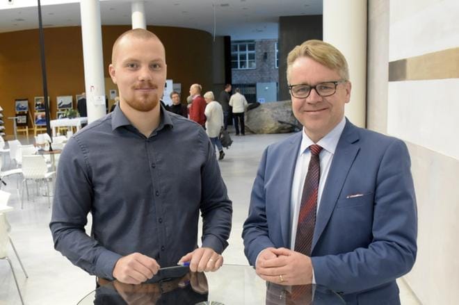 Kristillisdemokraattien eduskuntavaaliehdokkaat Leo Byskata ja Peter Östman puolueen piirikokouksessa Pietarsaaressa. KUVA: TAPIO LEHTINEN