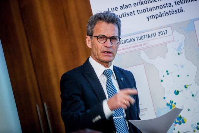 Vaasan Sähkön toimitusjohtajan Hannu Linnan mukaan energiayhtiö yrittää saada osansa ministeriön valmistelemasta 90 miljoonan euron kannustepaketista, jota tarjotaan niille kaupunkien kaukolämpöyhtiöille, jotka luopuvat kivihiilen käytöstä jo etuajassa vuonna 2025. KUVA: JAAKKO ELENIUS