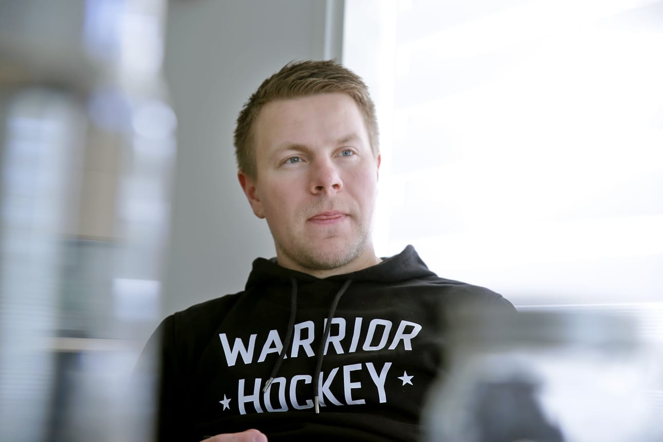 Kempeleläinen erotuomari Joonas Kova pääsi osaksi liigahistorian pisintä loppuottelua.