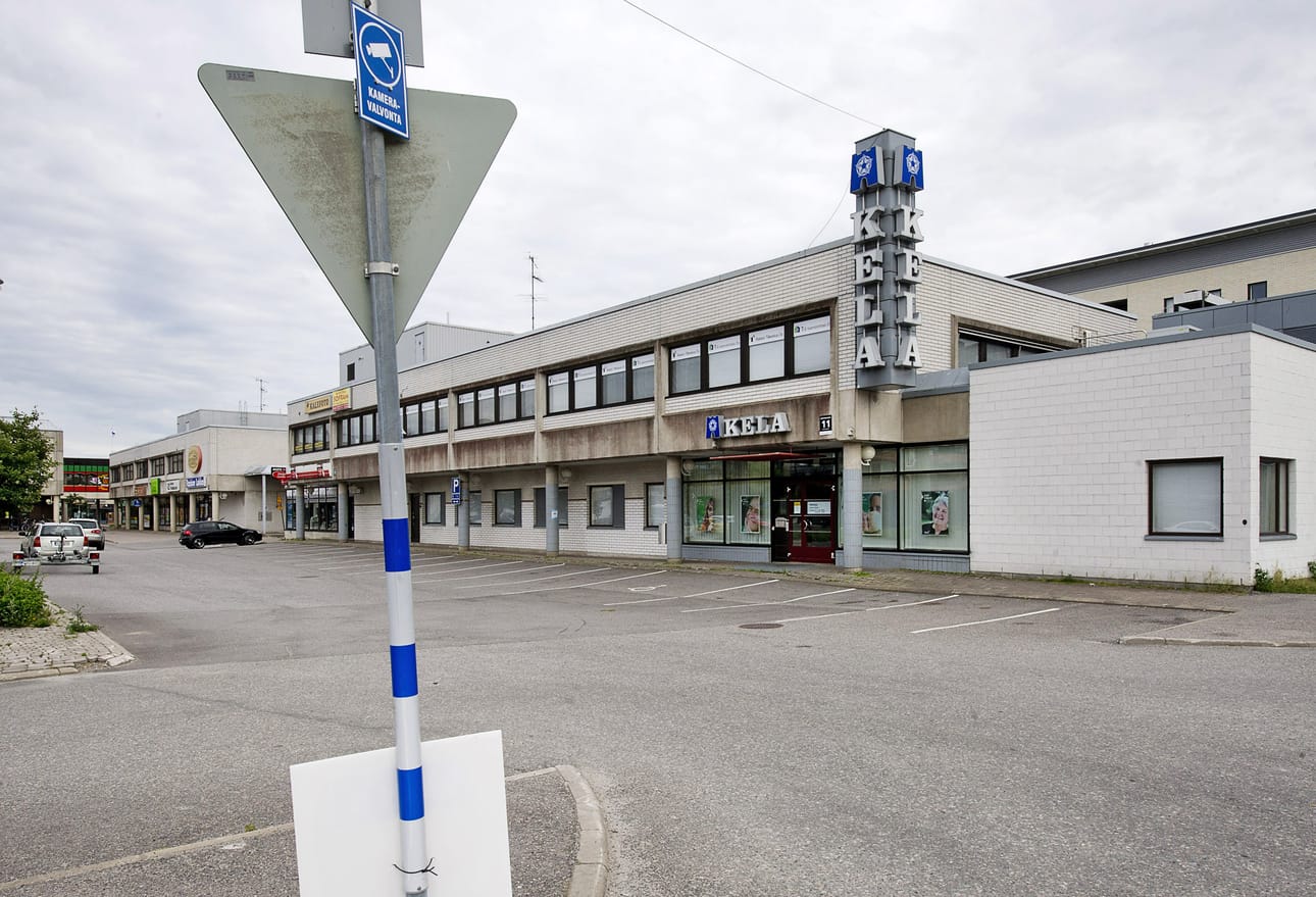 Rumuus on katsojan silmissä. Yhden mielestä kamala laatikko voi toiselle olla rakas kotiseutumaisema. Kuvassa Raision virastoja ja kauppoja.