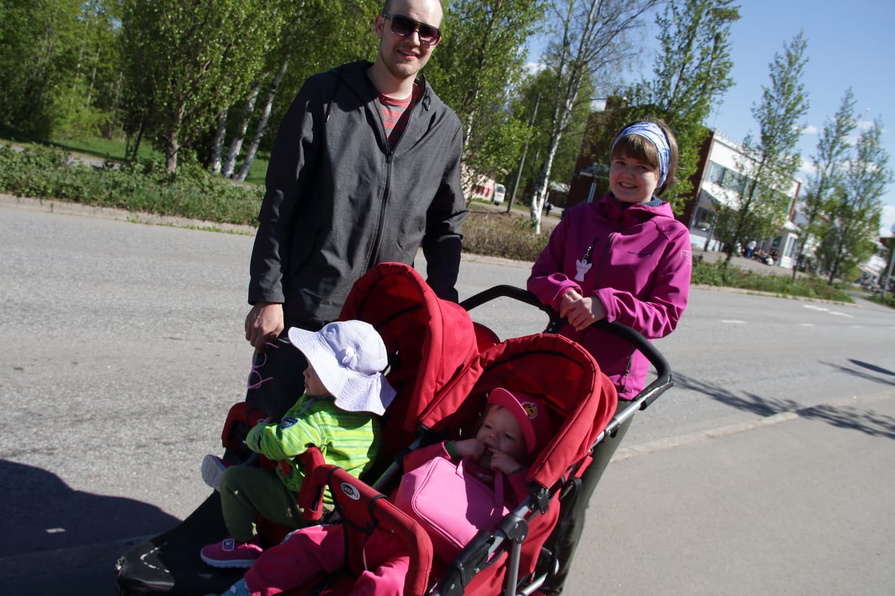 Lasse Mathlin, Irene Moilanen sekä tytöt Anja ja Katri Mathlin tulivat Vihannin markkinoille Raahen Kopsasta.