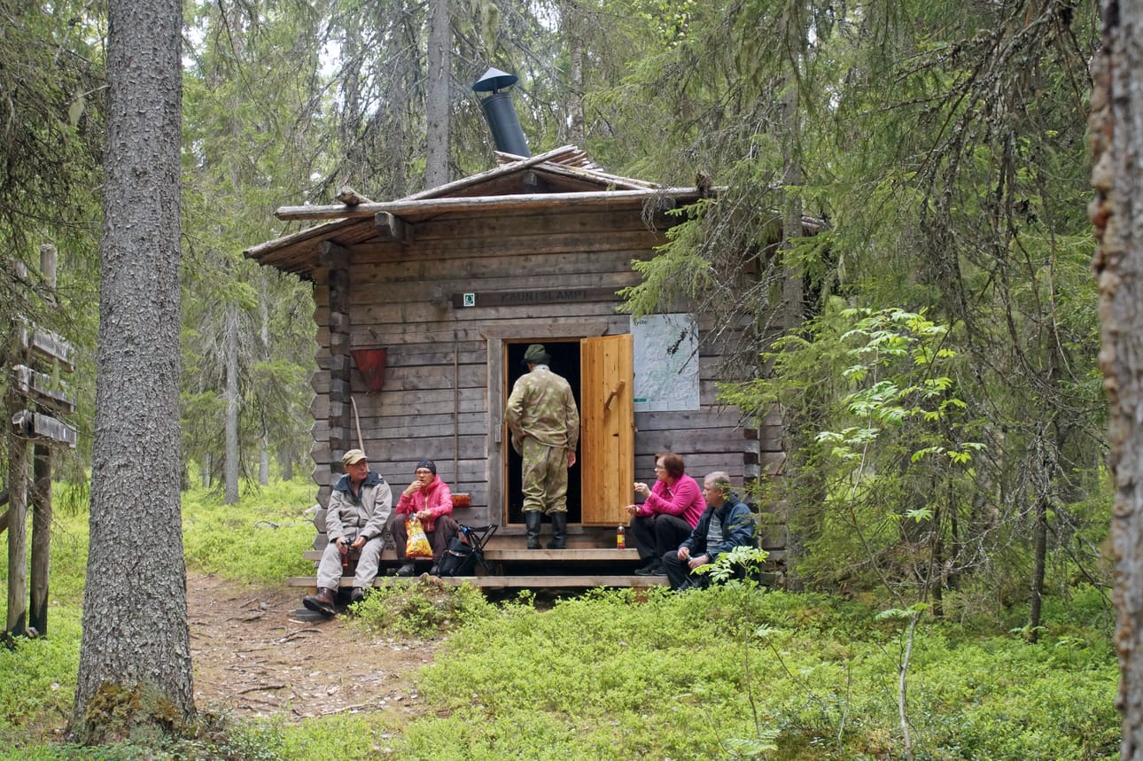 Syötteen kansallispuistossa on useita päivätupia, joissa voi pitää rauhassa taukoa luontoretkeilyn lomassa.