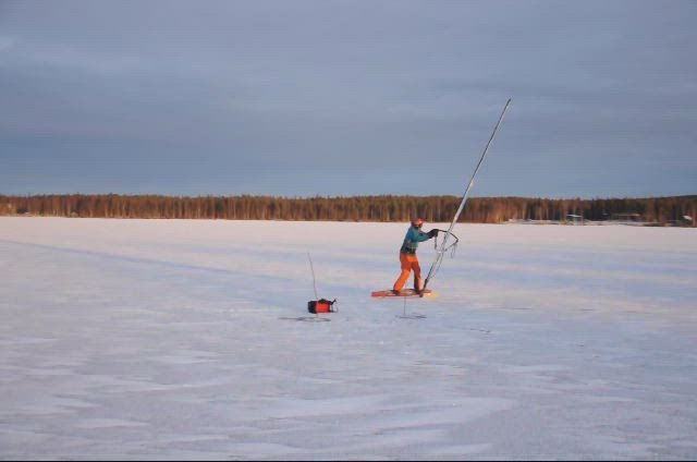 Talvisurffausta Rovaniemen Norvajärvellä
