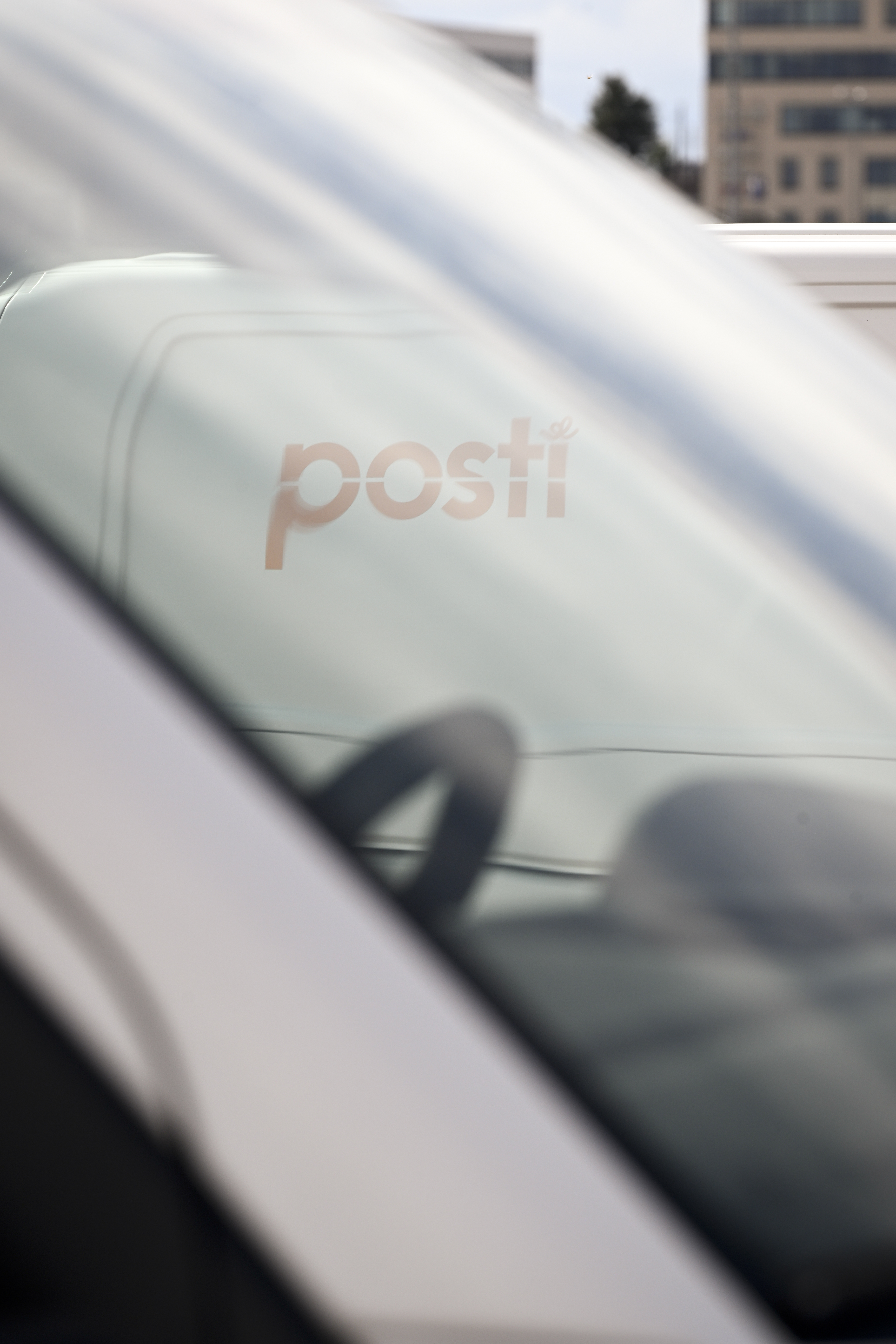 Postin työntekijöiden ulosmarssi viivästyttää paperipostia 1–2 päivällä koko maassa