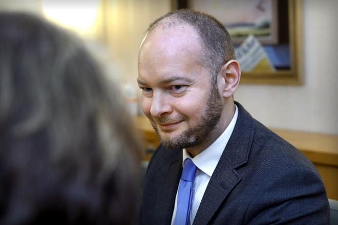 Sinisten puheenjohtaja Sampo Terho on valmis viljelijöiden tulotason säilyttämiseen vaikka kansallisella tuella.