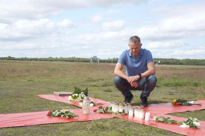 Johan Hellström tunsi hyvin kaikki sunnuntain lentoturmassa kuolleet. Osaa hän oli opettanut ja osan kanssa hän oli kilpaillut yhdessä muodostelmahypyssä. KUVA: Hannu Toivonen