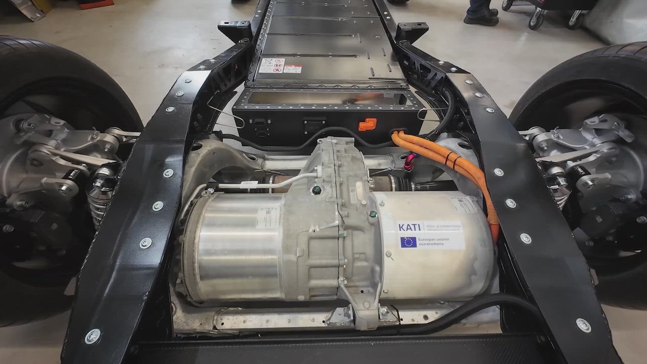 Koulutuskeskus Brahen sähköautoprojekti