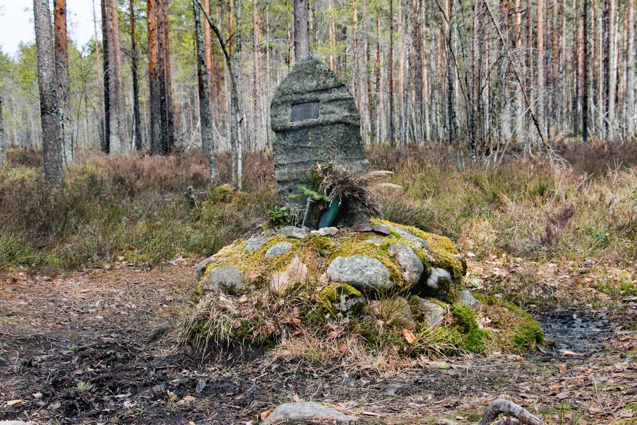 Suomen tunnetuimpiin murhamysteereihin lukeutuva Kyllikki Saaren tapaus puhuttaa edelleen, jos kohta nuori sukupolvi ei ole siitä enää välttämättä kiinnostunut. Kuva on tältä keväältä Saaren suohaudalta Isojoelta, paikasta josta ruumis löydettiin syksyllä 1953.