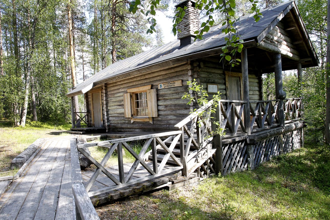 Kirjoittajan vanhemmat olivat töissä uittopirtillä. Tämä kuva on Auttikönkäältä.