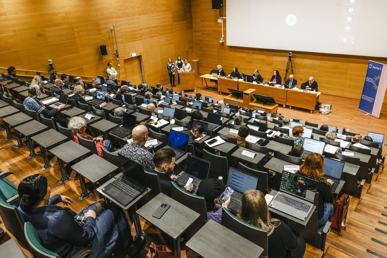 Aluevaltuuston kokous venyi kymmentuntiseksi maaliskuun lopussa. Nyt päätöksestä on valitettu hallinto-oikeuteen.