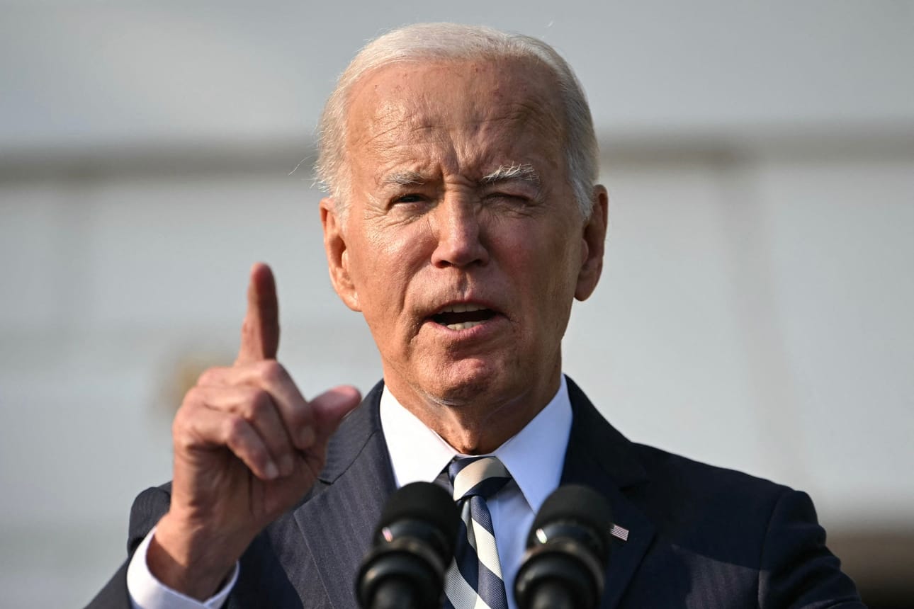 Yhdysvaltain presidentti Joe Bidenilta kysyttiin aikooko hän poistaa Ukrainalta pitkän kantaman ohjusten käyttöä koskevat rajoitukset. LEHTIKUVA/AFP