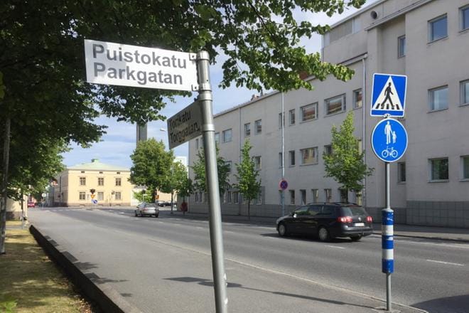 Liikkuvaa henkilöautoa kohti ammuttiin pistoolilla sunnuntaina Kokkolassa Torikadun ja Puistokadun rieteyksessä. KUVA: TAPIO LEHTINEN