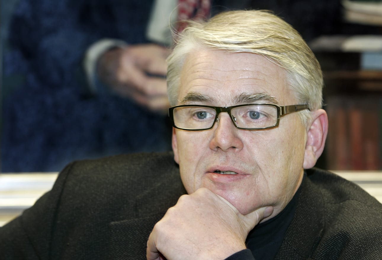 Lasse Lehtinen työskenteli Amer-Tupakka-yhtiössä vuosina 1990-1993.