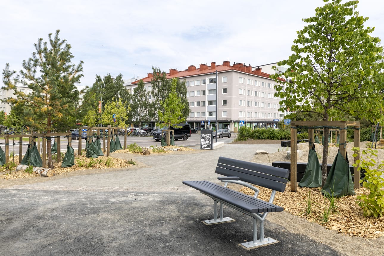 Oulun asema-alueelle on tehty tänä kesänä väliaikainen puisto, jonka on määrä olla toiminnassa pari vuotta. Sen jälkeen paikalle aletaan rakentaa toista asematunnelia.
