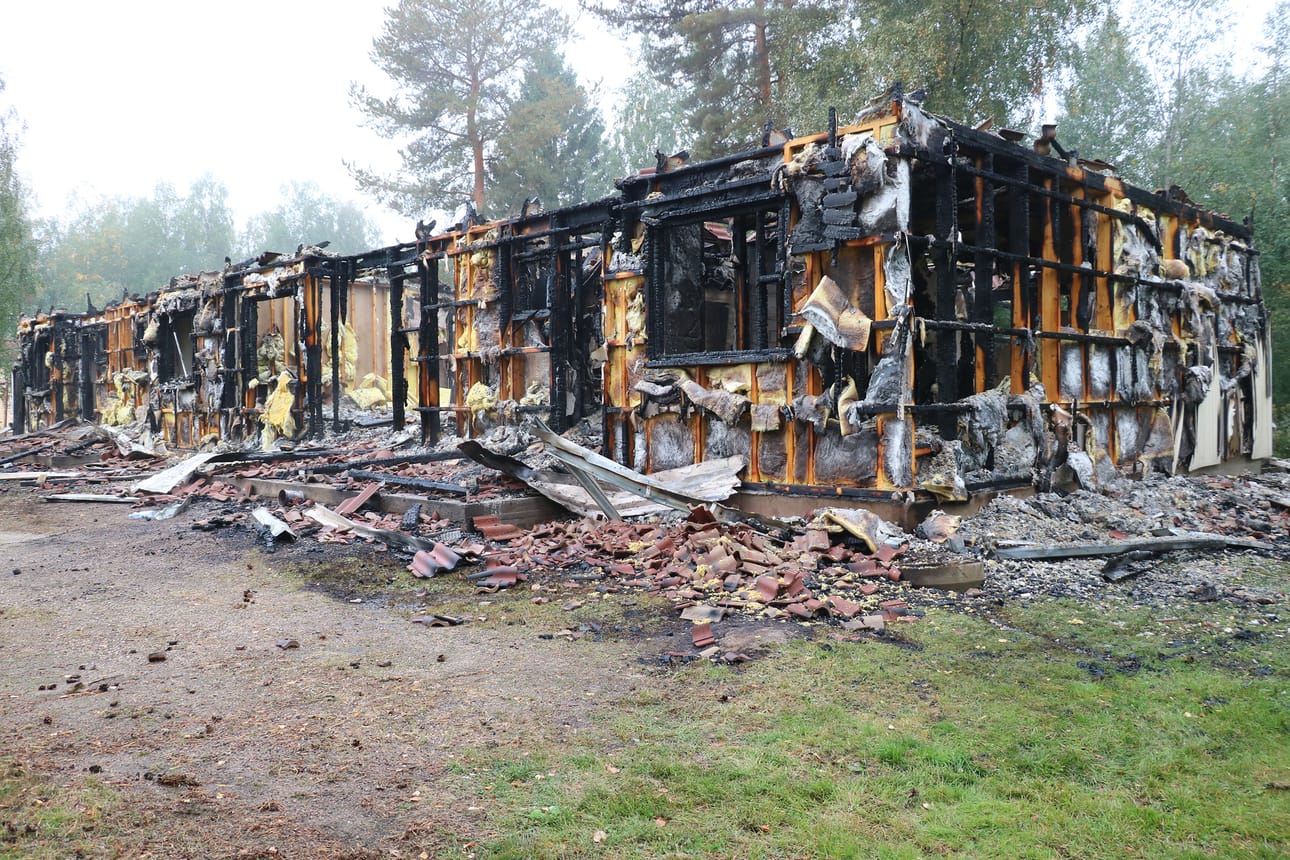 Neljän asunnon rivitalo tuhoutui Haapavedellä sunnuntaiaamuna täysin.