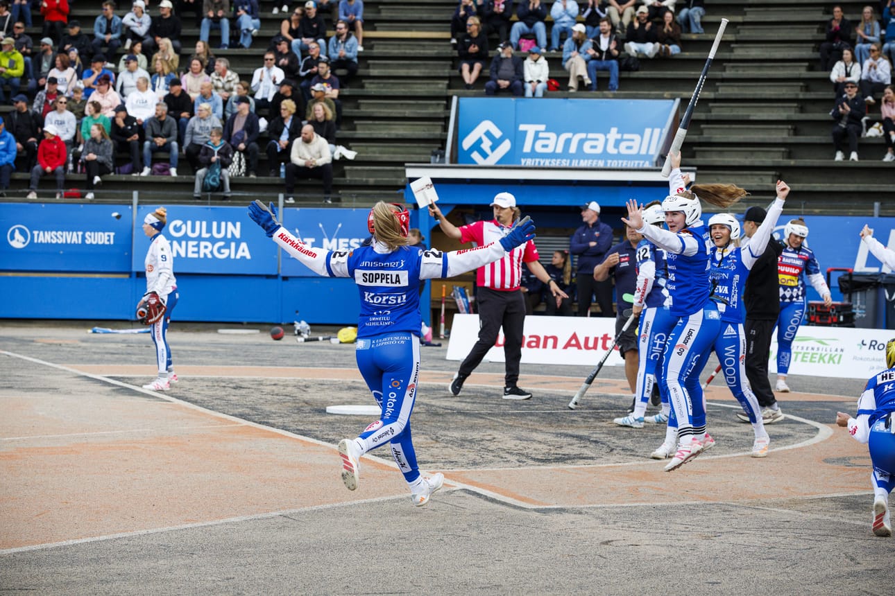Tiukka taisto päättyi oululaisjuhliin. Arkistokuva.