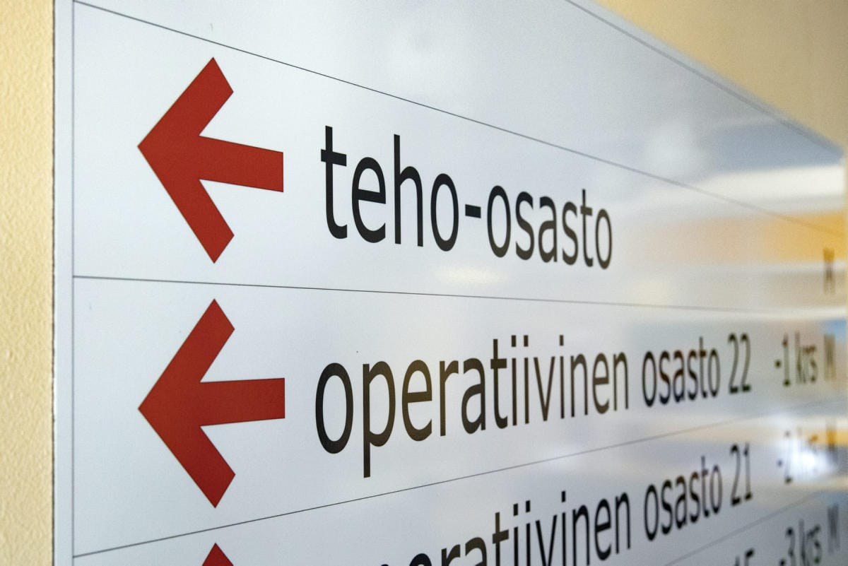 Kiuru varoitti, että yksi tehohoitopaikka vaatii pahimmillaan neljän–viiden leikkauksen perumista Suomessa. LEHTIKUVA / TOMMI ANTTONEN