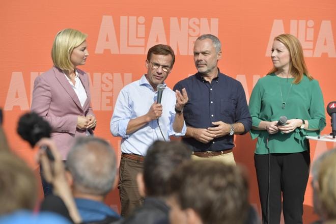 Porvariallianssin puoluejohtajat Ebba Busch Thor (vasemmalla, kristillisdemokraatit), Ulf Kristersson (maltillinen kokoomus), Jan Björklund (liberaalit) ja Annie Lööf (keskusta) yrittivät vakuuttaa äänestäjiä valitsemaan porvarikomento. KUVA: JESSICA GOW