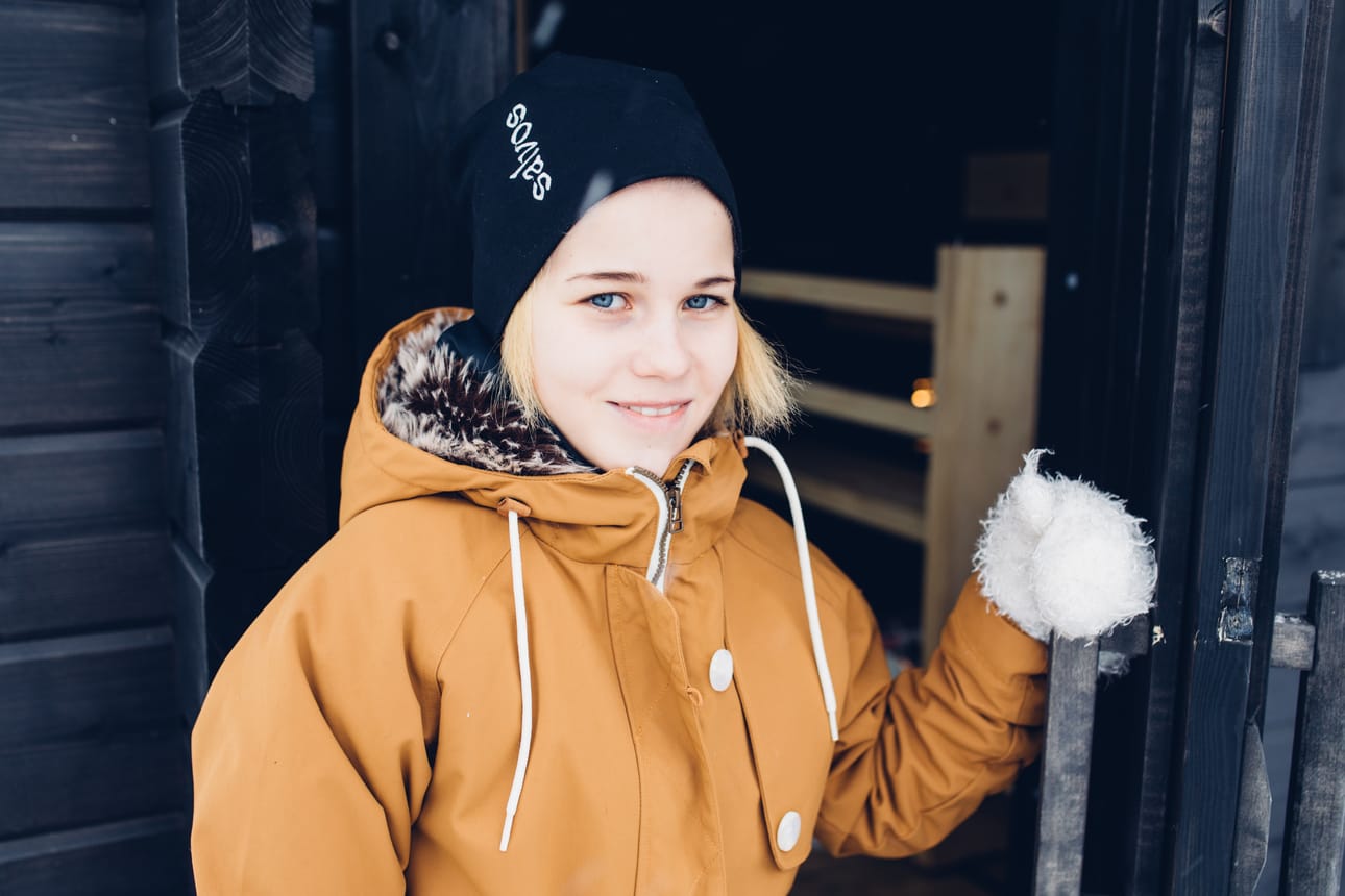 Alisa Vainio ryhtyy pyhäntäläisen perheyrityksen tuotemalliston kasvokuvaksi.