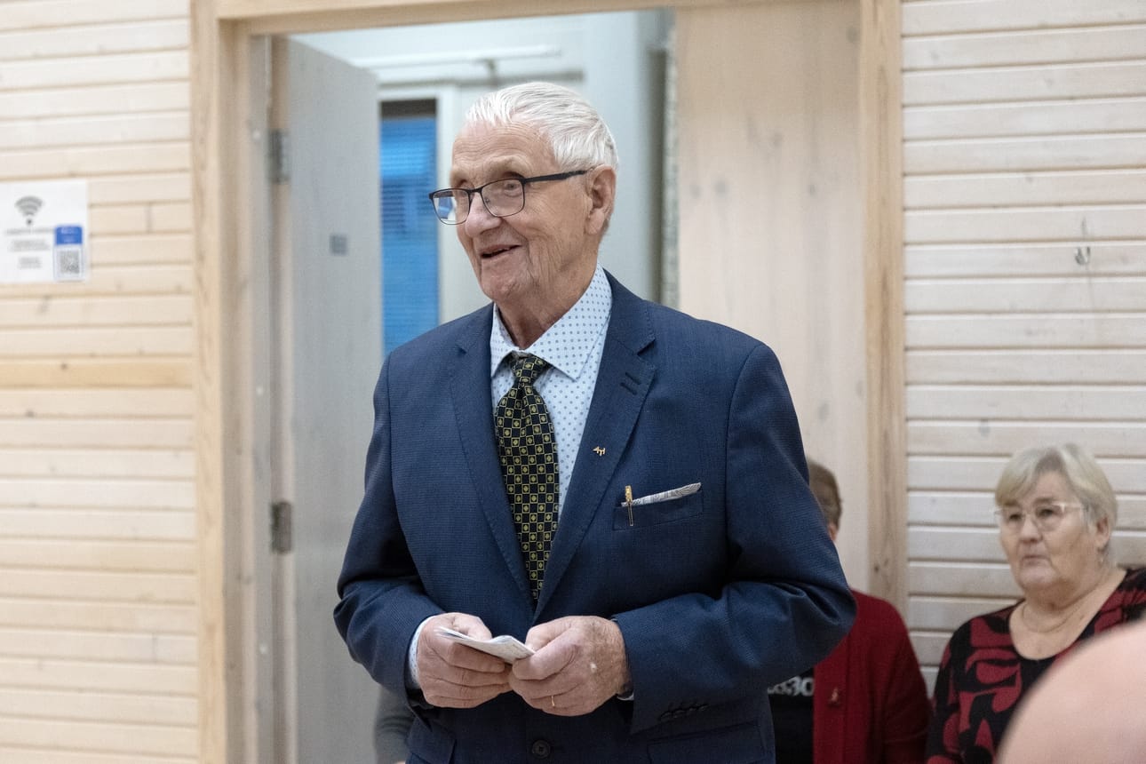 Kotiseutuneuvos Eero Korkia-aho toimi kylätoimikunnan puheenjohtajana 28 vuotta.