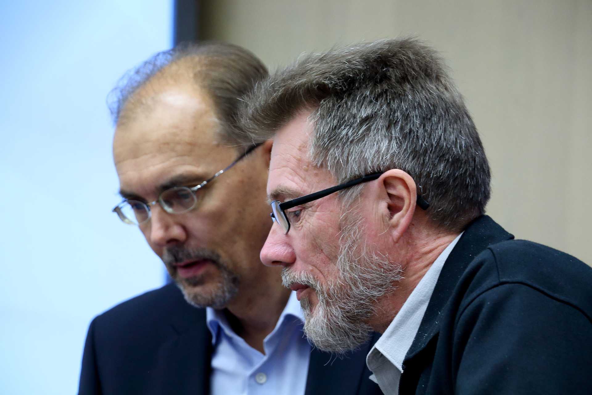 Asiantuntija Juha Nurmi Fennovoimalta ja askkitehti Hannu Tuomela Arkkitehtitoimisto Lukkaroiselta esittelivät Pyhäjokitalon alustavia suunnitelmia.