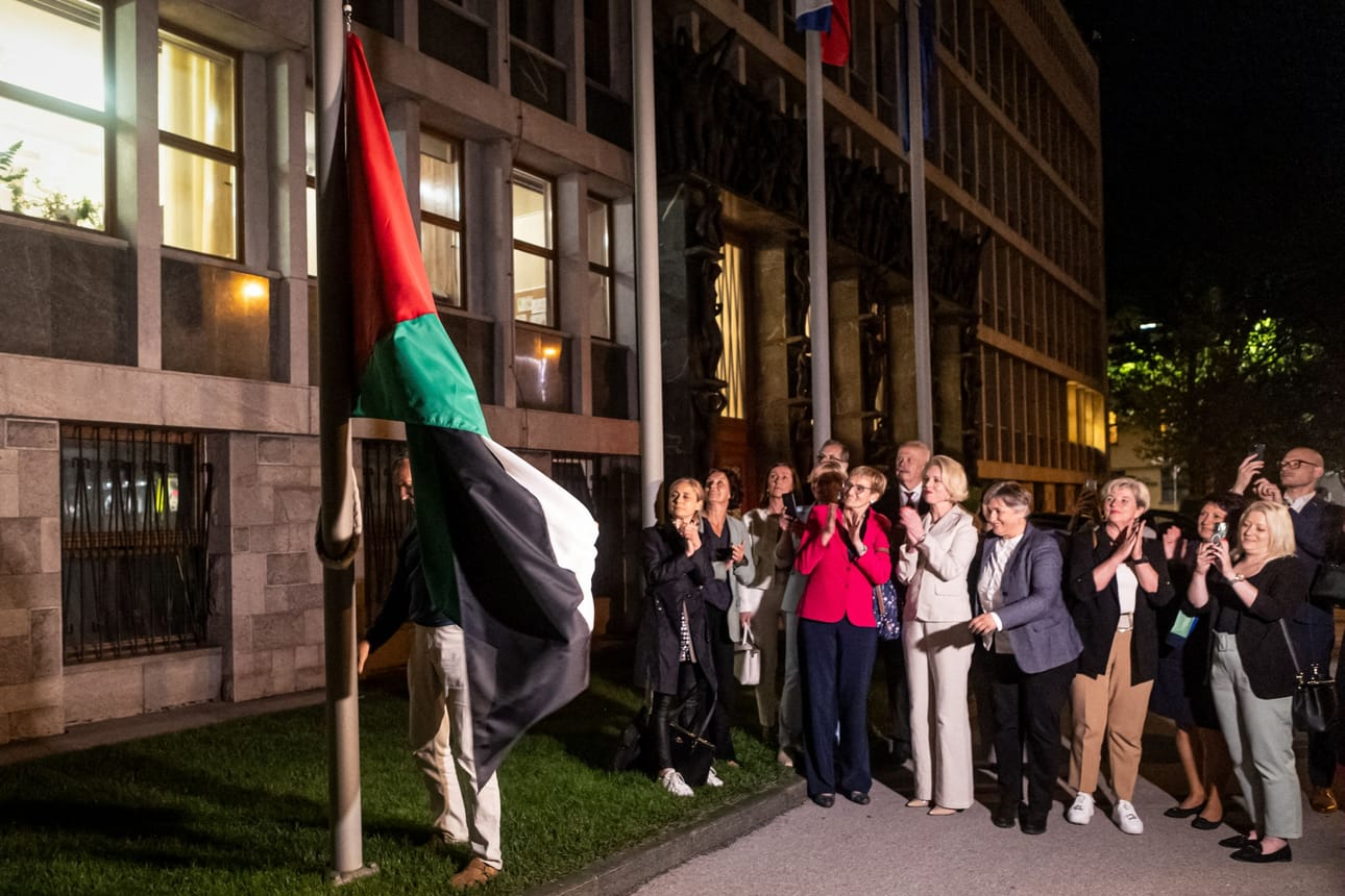 Sloveniassa tiistai-iltana järjestetyssä äänestyksessä maan parlamentin 90 jäsenestä 52 kannatti Palestiinan tunnustamista. LEHTIKUVA/AFP