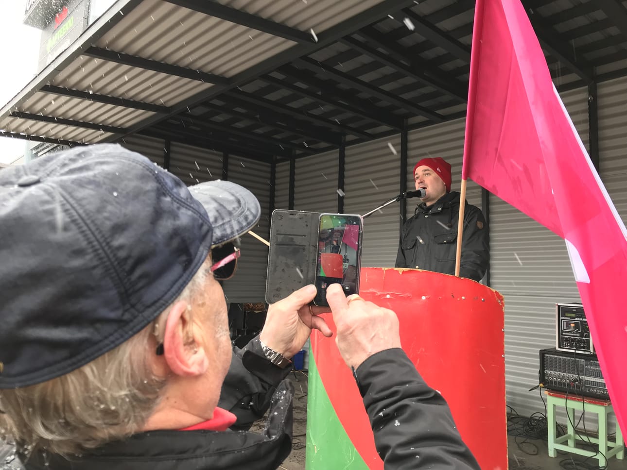 Vasemmistoliiton Pohjois-Pohjanmaan piirin toiminnanjohtaja Jaakko Alavuotunki otti vappupuheessaan Kuusamon torilla kantaa muun muassa ilmastonmuutokseen.