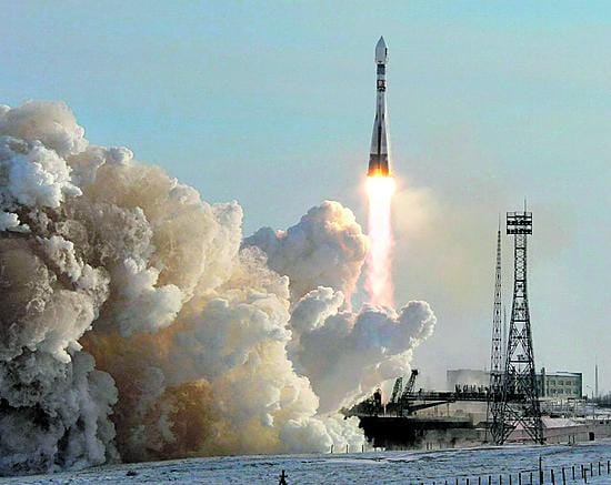 Kohti taivaita. Venäläinen Sojuz-kantoraketti saatteli Giove A-satelliitin avaruuteen.