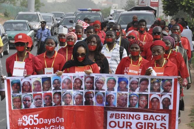 Nigerialaiset vaativat vuonna 2015 maan päättäjiä etsimään Chibokin tyttöjä, jotka Boko Haram oli siepannut vuotta aiemmin. KUVA: EPA