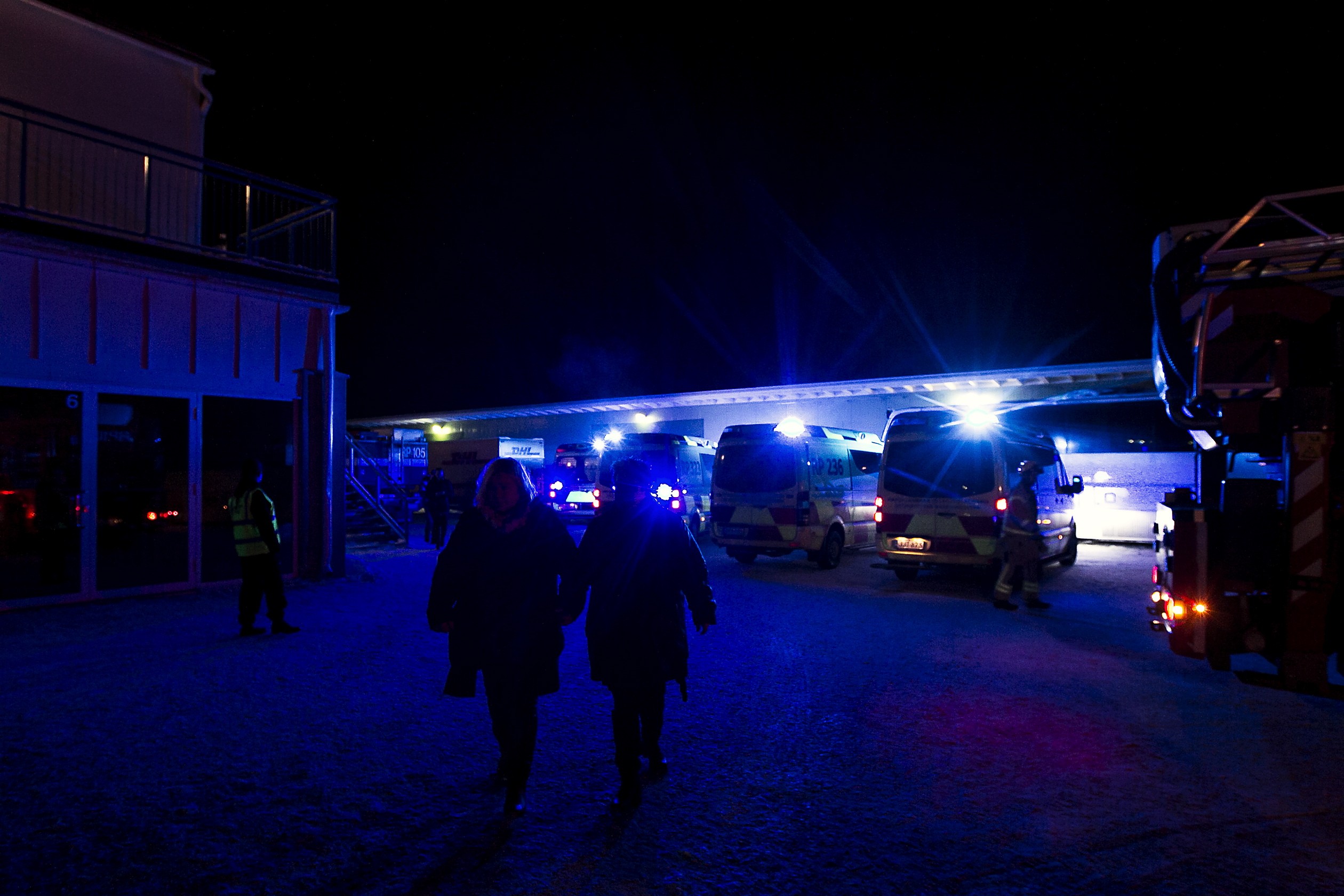 Loukkaantuneet kuljetettiin jäähallilta sairaalaan. 