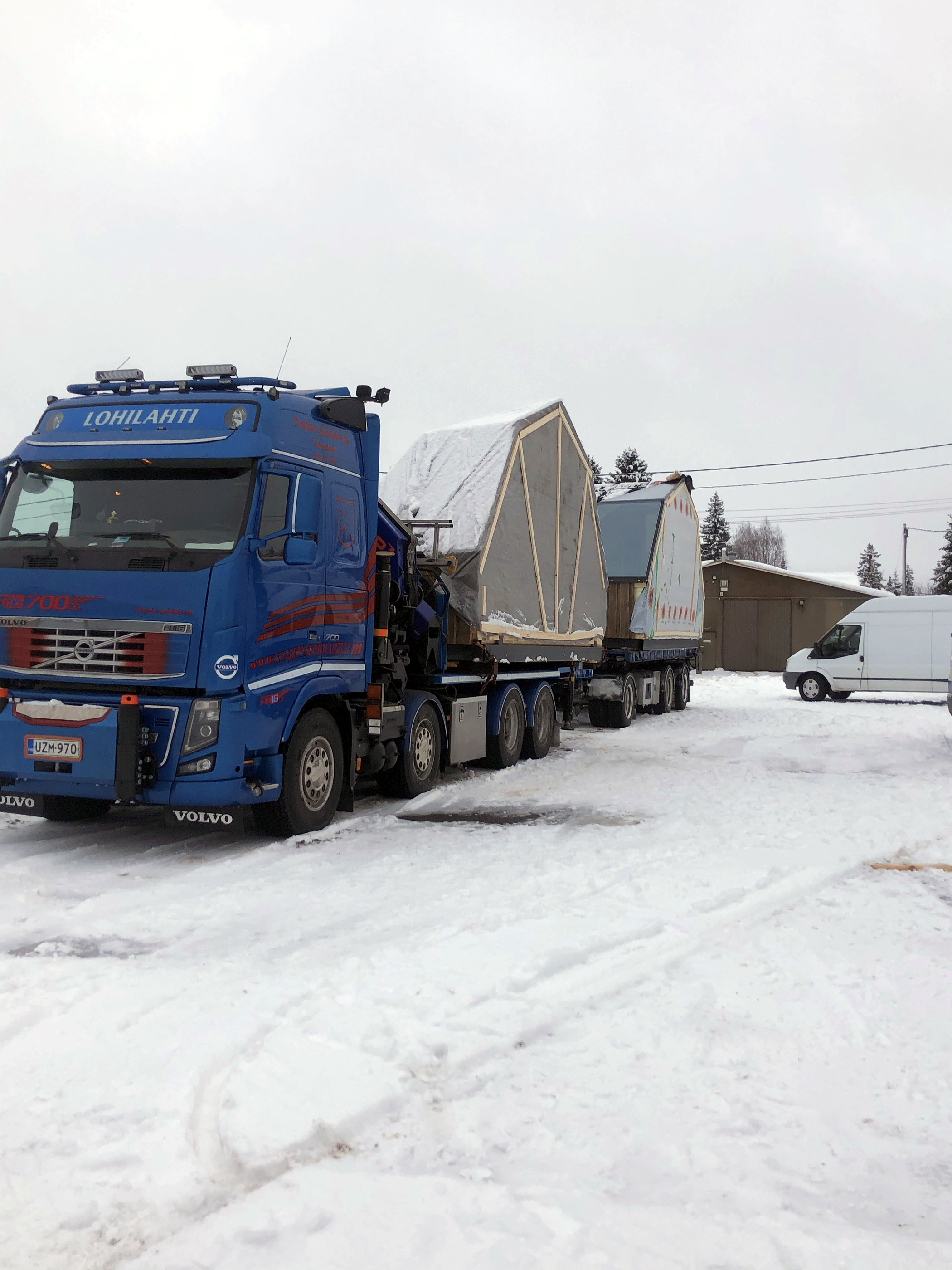 <p>Iglu kuljeteettiin Syötteelle elementteinä.</p>