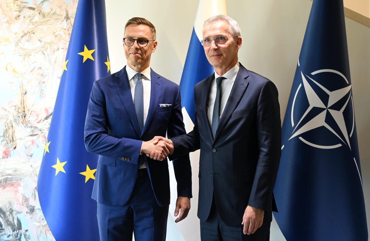 Jens Stoltenberg tapasi illalla Alexander Stubbin presidentin virka-asunnolla Helsingin Munkkiniemessä. LEHTIKUVA / Vesa Moilanen