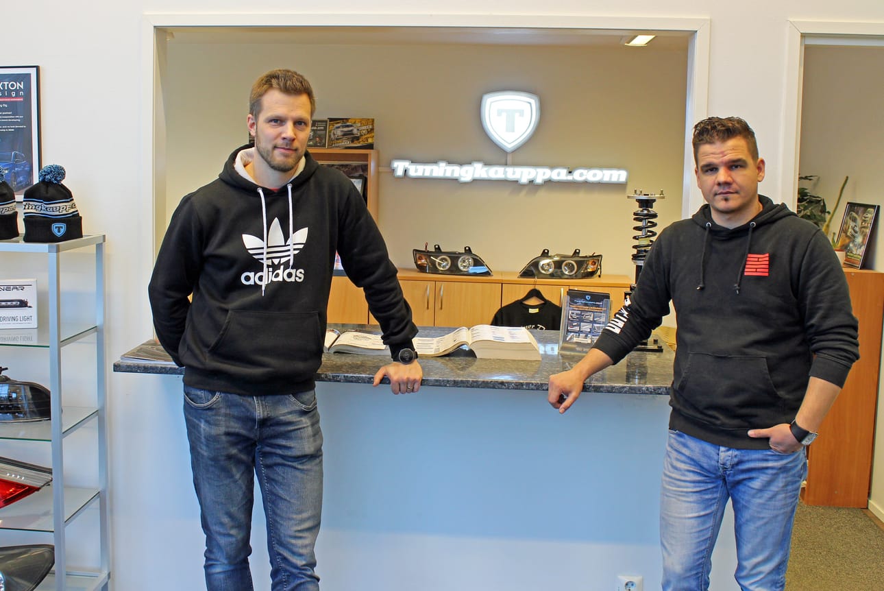 Tuomo Kirjosen ja Marko Jokisen pyörittämän Tuningkauppa.comin toimitilat sijaitsevat Alavudella.