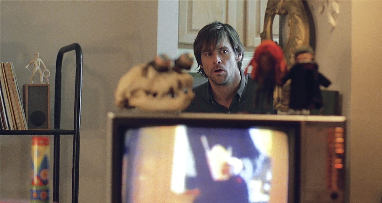 Jim Carrey esittää Oscar-palkitussa draamassa miestä, joka saa kuulla naisystävänsä pyyhkineen muistiklinikalla heidän rakkaustarinansa mielestään. Raivoissaan hän päättää tehdä samoin.