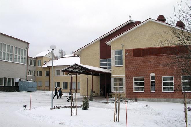 Lappajärvellä on ollut esillä myös lukion tiloissa mahdollisesti olevat sisäilmaongelmat, joiden syyksi on epäilty rakennusvaiheessa tehtyä liian aikaista mattojen asennusta. Uudisosa valmistui vuonna 2004. Arkistokuva: Martti Niemi
