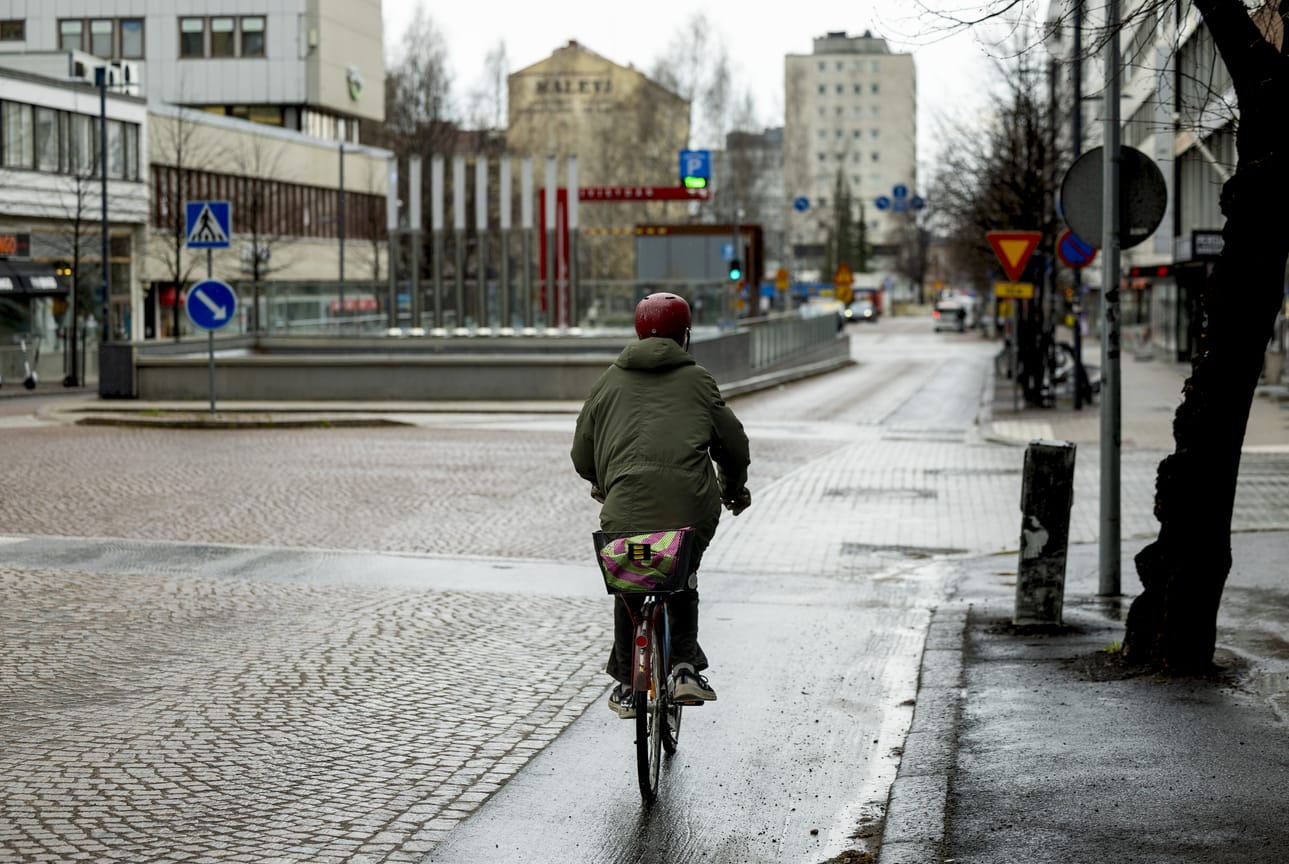 Oulun keskustaan halutaan enemmän pyöräteitä, esimerkiksi sellaisia kuin Hallituskadulla on ollut useita vuosia.
