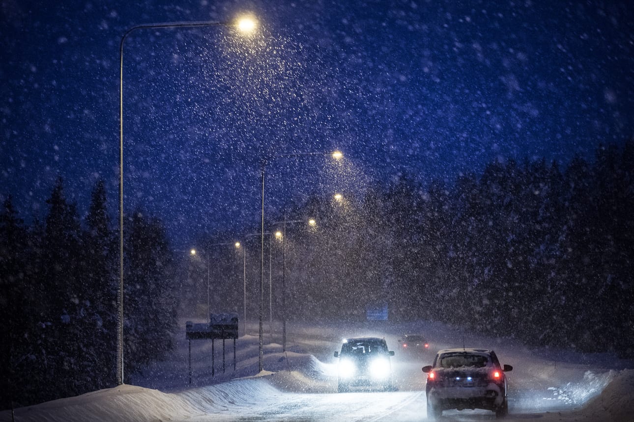 Liikennesää muuttuu vaikeaksi lumi- ja räntäsateen takia. Arkistokuva