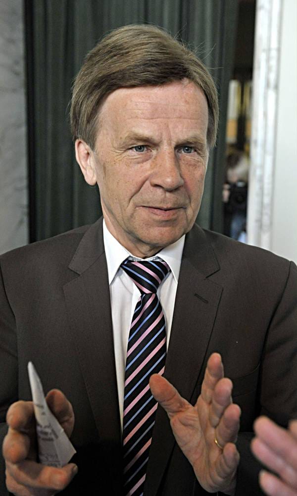 Elinkeinoministeri Mauri Pekkarinen kertoo Keski-Pohjanmaan suuntautuvan valtionhallinnossa etelään.