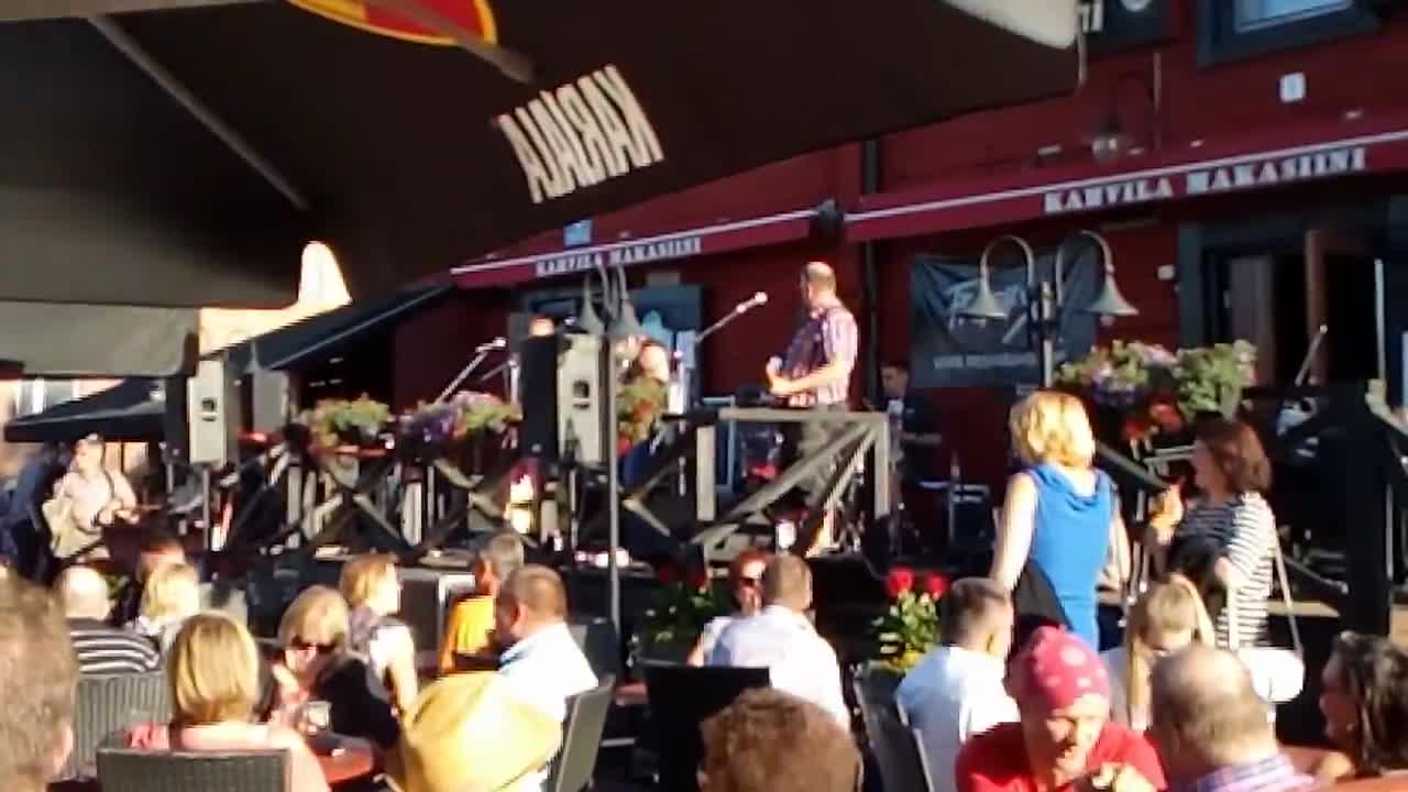 Kesätunnelmaa Oulun torilla - biljarditurnaus ja live-musiikkia