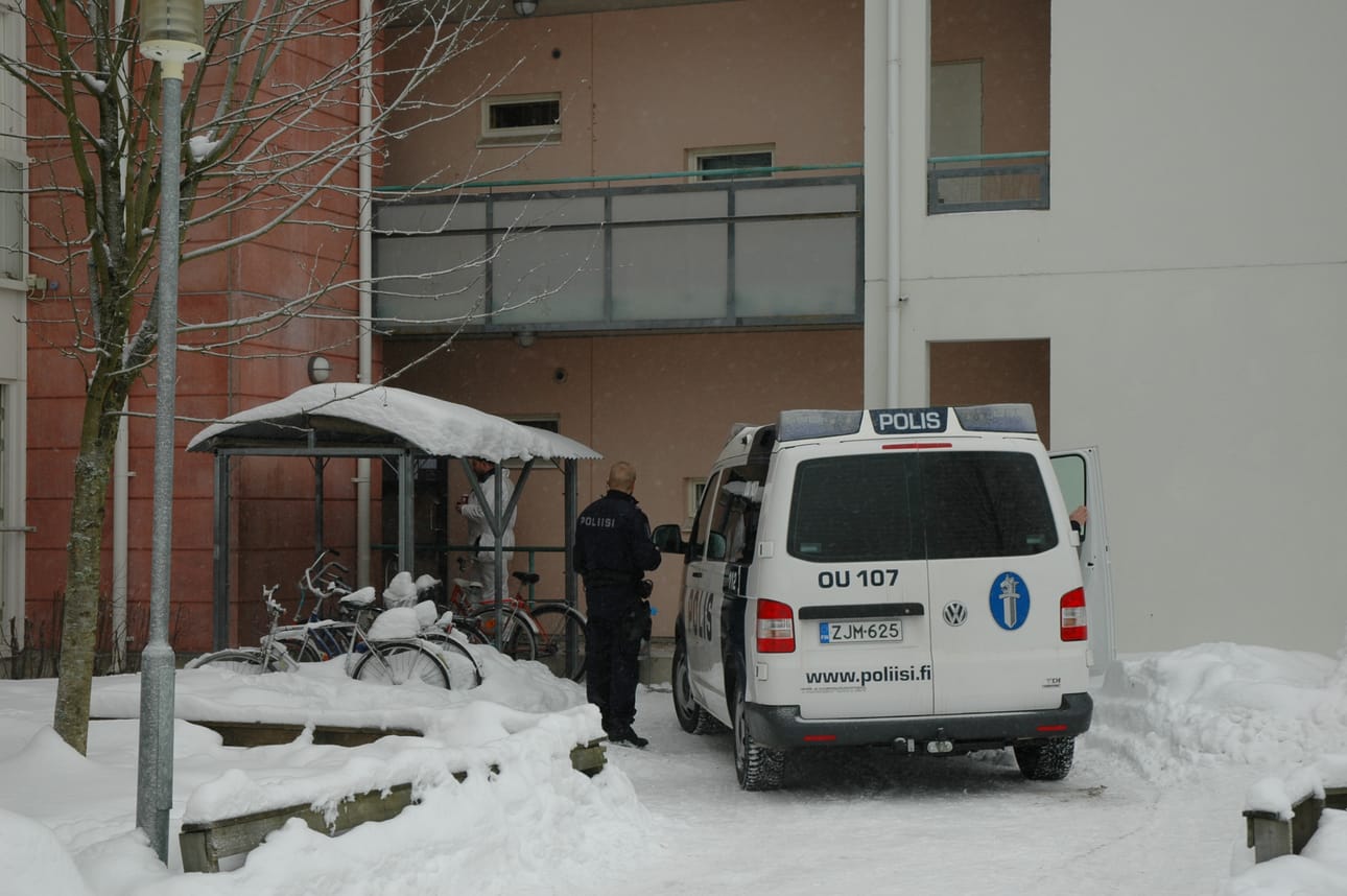 Surma tehtiin viime helmikuussa Rajakylässä sijaitsevan kerrostalon rappukäytävässä.