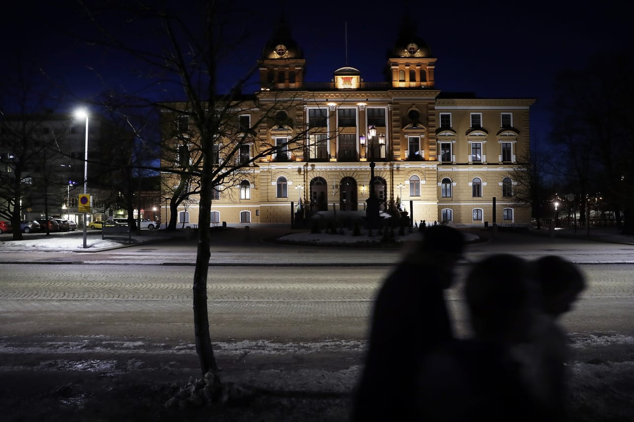 Oulun kaupungin taloudella meni alkuvuodesta hyvin, mutta koronavirus laski loppuvuoden ennusteen madonluvuille.